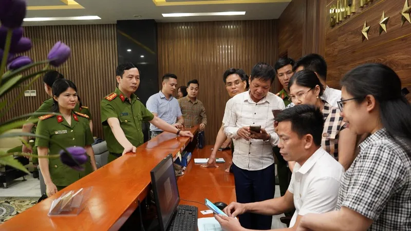 Thí điểm dùng căn cước gắn chip trong thông báo lưu trú điện tử 