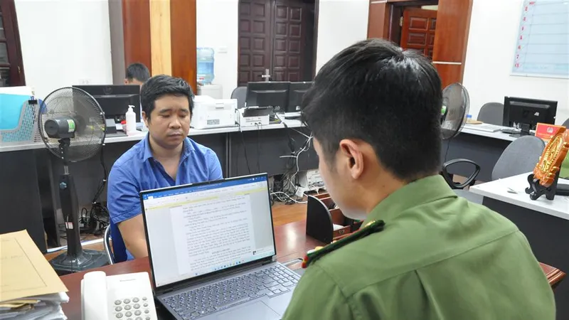 Đàm Thanh Tùng làm việc với cơ quan công an về hành vi lừa đảo 