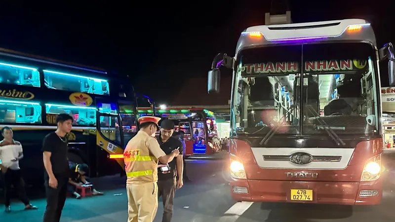 Tổng kiểm soát xe ô tô kinh doanh vận tải trên toàn quốc 