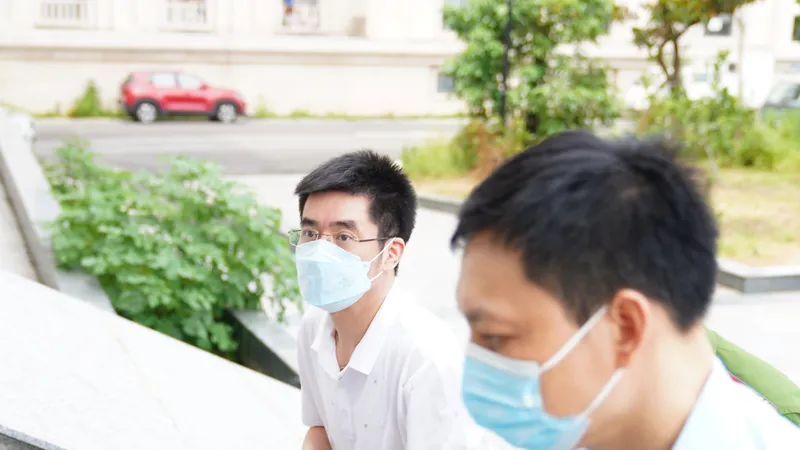 Bị cáo Hoàng Văn Hưng được dẫn giải tới tòa. Ảnh: ĐỖ TRUNG