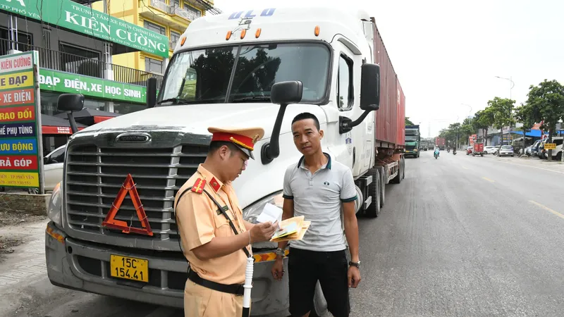 Gần 6.000 vụ tai nạn giao thông liên quan tới xe vận tải trong hơn 1 năm 