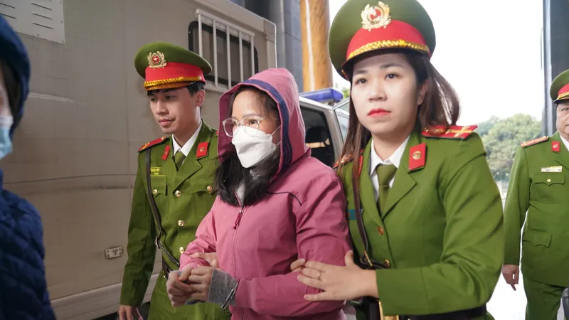 Nhận tiền của doanh nghiệp rồi đầu tư chứng khoán
