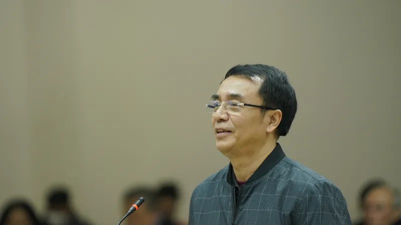 Y án sơ thẩm 9 năm tù đối với cựu cán bộ quản lý thị trường 