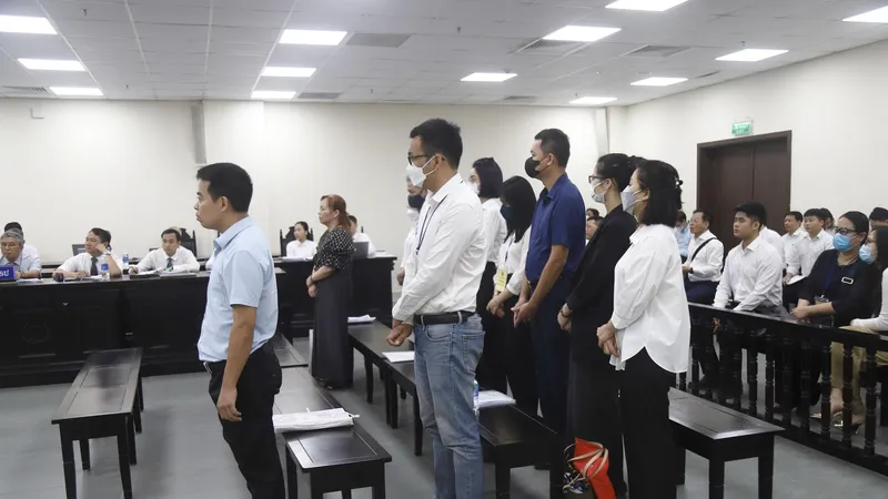 Luật sư của cựu Chủ tịch Tập đoàn Vimedimex nộp thêm 2 vali tài liệu