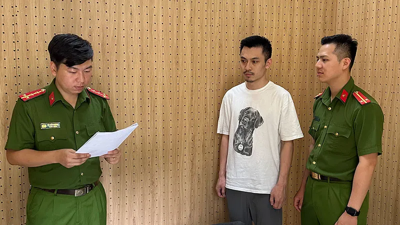 Bắt 1 cựu nhân viên ngân hàng với cáo buộc lừa đảo
