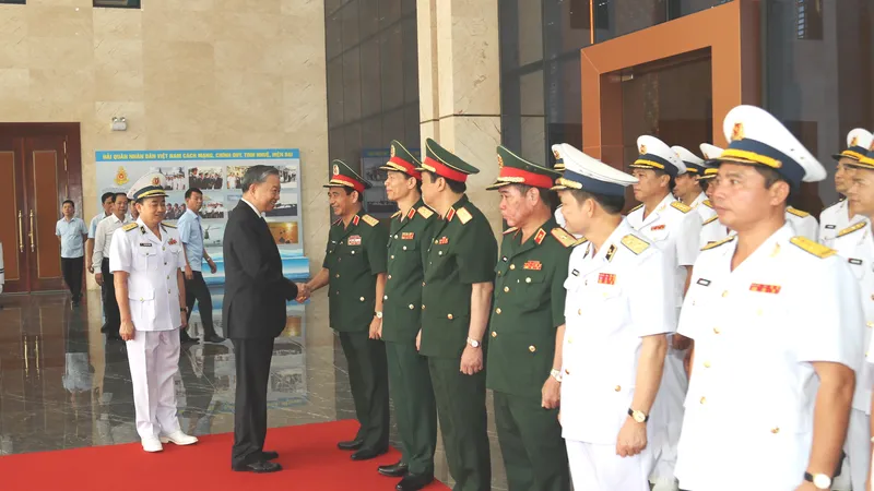 Chủ tịch nước Tô Lâm đề nghị Quân chủng Hải Quân tiếp tục xây dựng nền quốc phòng toàn dân trên biển vững chắc