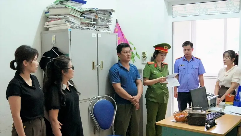 Hòa Bình: Khởi tố 6 cựu cán bộ Trung tâm giáo dục nghề nghiệp