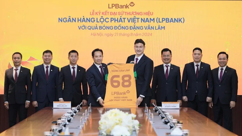 Thủ môn hàng đầu Việt Nam Đặng Văn Lâm được LPBank lựa chọn làm Đại sứ thương hiệu