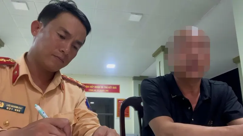 Xác định được tài xế điều khiển xe ô tô đi ngược chiều trên làn 120km