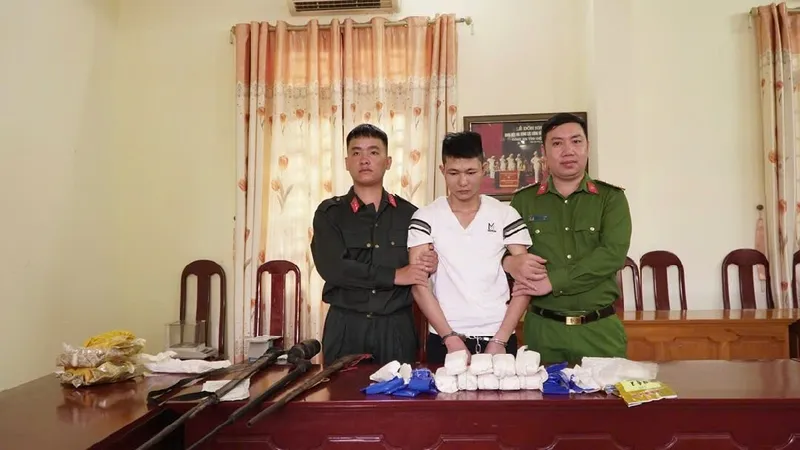 Bắt gọn đối tượng mua bán 24.000 viên ma túy tổng hợp và 1kg ma túy đá