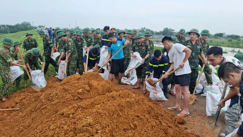 Chủ tịch Hà Nội yêu cầu tăng cường kiểm tra hệ thống đê điều