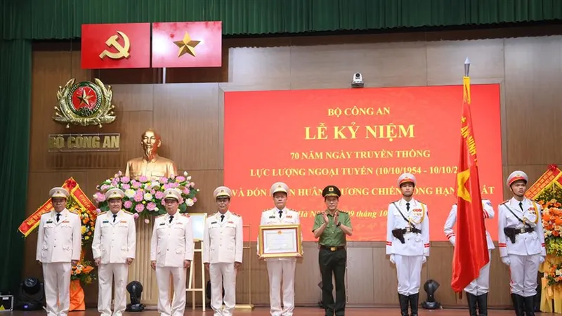 Mỗi cán bộ chiến sĩ ngoại tuyến phải nâng cao trình độ về mọi mặt