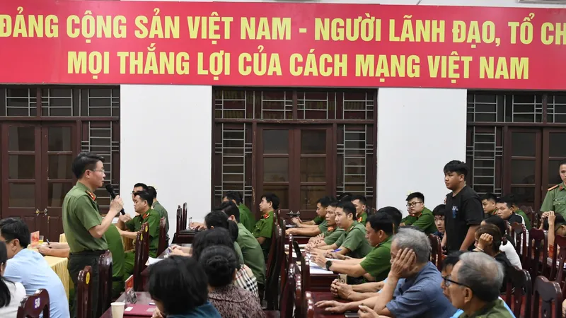 2 giờ đối thoại của Giám đốc Công an tỉnh Phú Thọ được livestream trên facebook