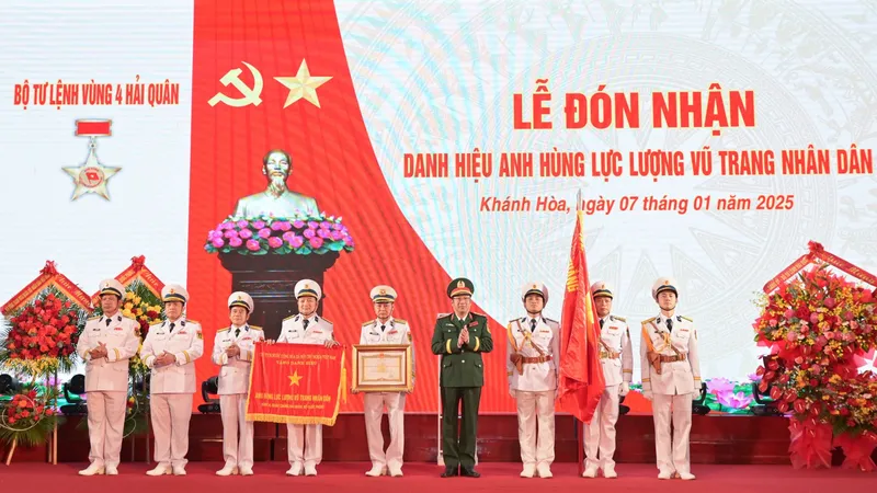 Vùng 4 Hải quân đón nhận danh hiệu Anh hùng lực lượng vũ trang nhân dân