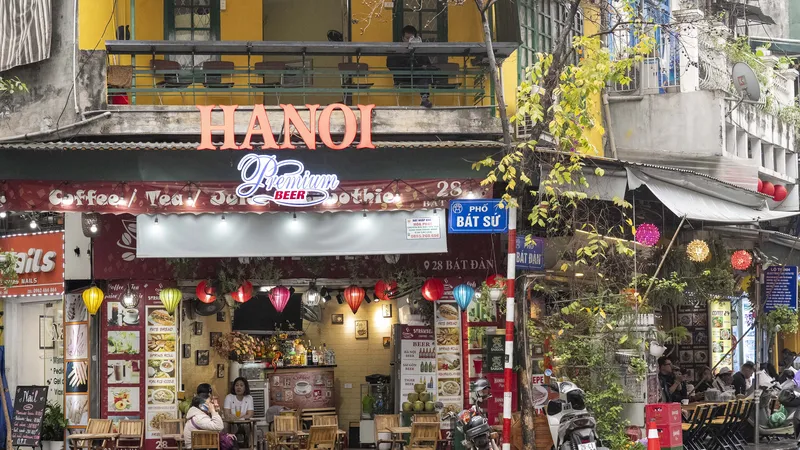 Hà Nội: Tái diễn tình trạng lấn chiếm vỉa hè
