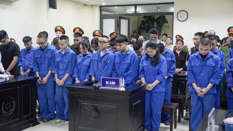 Phạt 8 năm 6 tháng tù đối với nữ "quái xế" tông xe máy vào cô gái dừng đèn đỏ