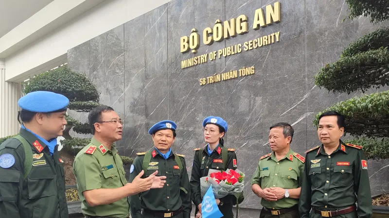3 sĩ quan công an lên đường làm nhiệm vụ gìn giữ hòa bình