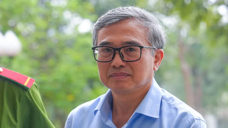 Cựu Thứ trưởng Hoàng Quốc Vượng bị tuyên 6 năm tù giam