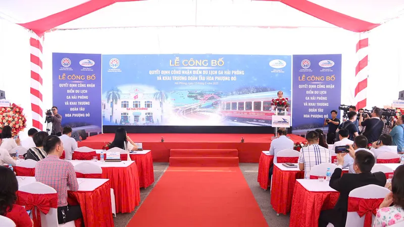 Khai trương đoàn tàu chất lượng cao “Hoa Phượng Đỏ” đến với Hải Phòng