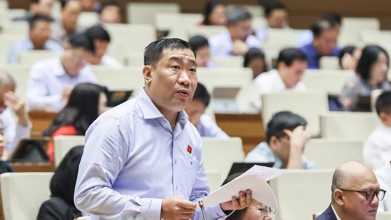 Đại biểu đề xuất cấm mặc trang phục có logo doanh nghiệp khi họp Quốc hội