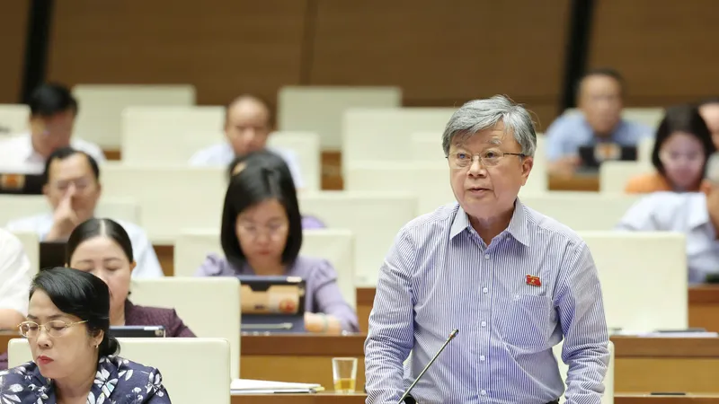 Đại biểu hiến kế để phát triển trung tâm tài chính quốc tế
