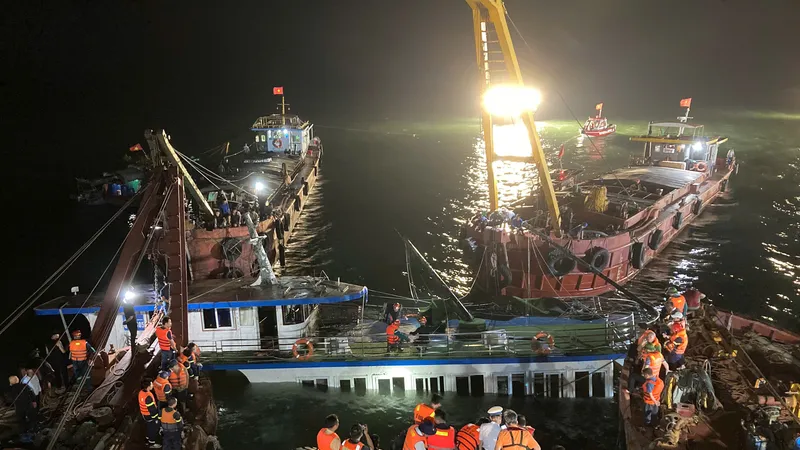 Phát hiện, xác định thêm một thi thể nạn nhân vụ lật tàu Vịnh Xanh 58