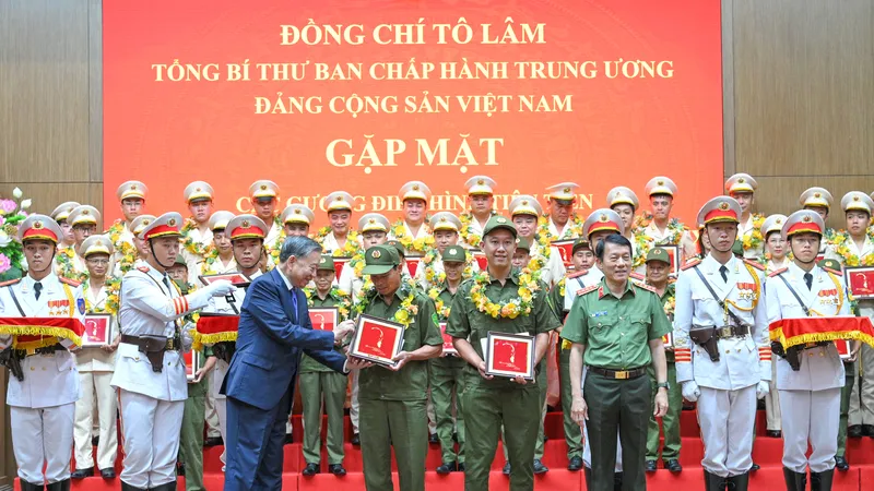 Tổng Bí thư Tô Lâm gặp mặt các gương điển hình tiên tiến Công an nhân dân