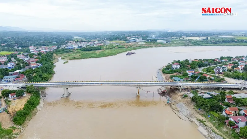 Cầu Phong Châu mới trước ngày khánh thành