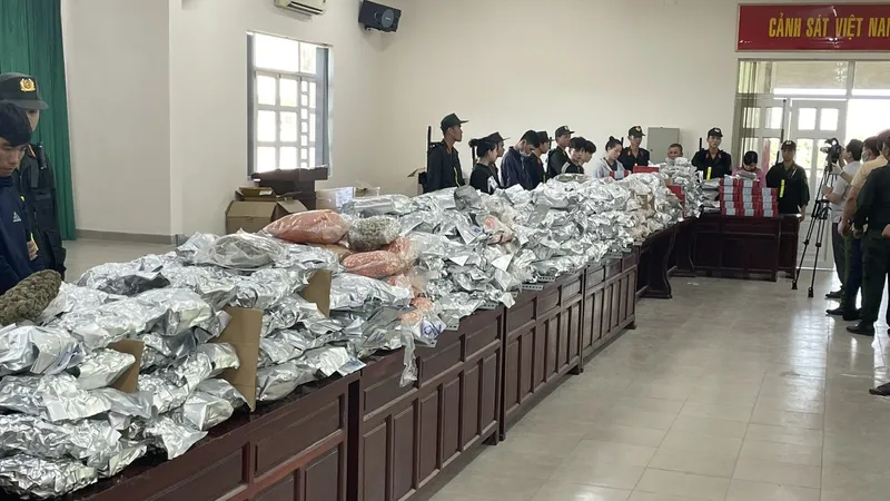 Triệt phá đường dây cần sa xuyên quốc gia điều hành từ nước ngoài, thu giữ hơn 1 tấn tang vật