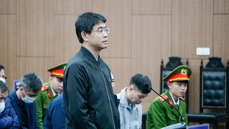 Cựu trưởng phòng cho dừng nhận hối lộ vì thấy nhiều vụ án tham nhũng bị điều tra