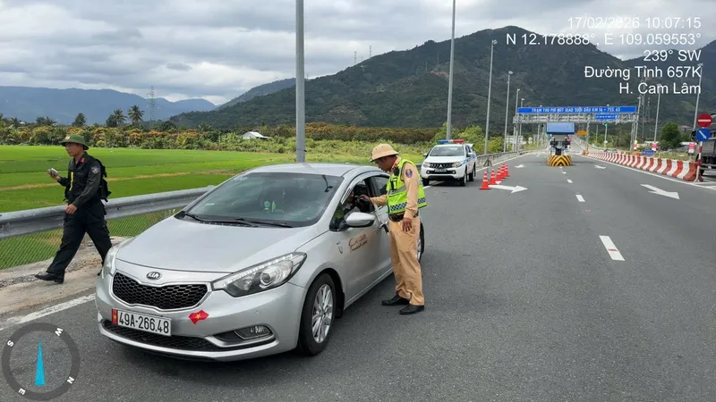 Tối mùng 1 Tết, CSGT toàn quốc xử lý 1.646 trường hợp vi phạm nồng độ cồn