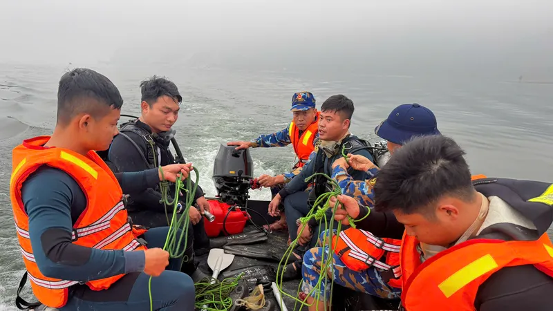 Tìm thấy thi thể 6 nạn nhân trong vụ lật tàu ở hồ Thác Bà