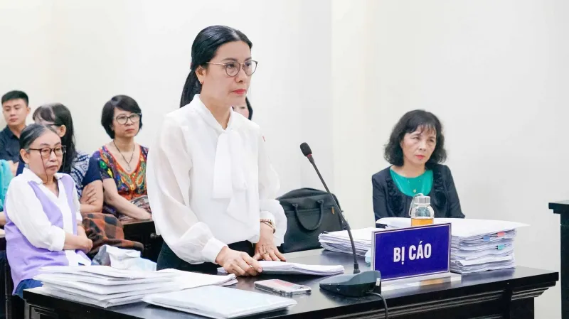 Xét xử cựu hiệu trưởng chỉ đạo thu tiền học thêm trái quy định
