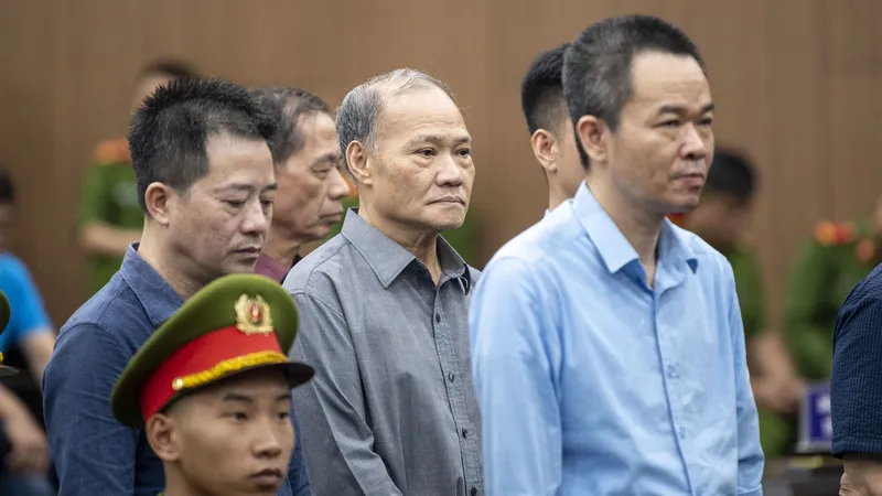 Cựu Thứ trưởng Hoàng Văn Thắng bị phạt 4 năm tù về tội "Nhận hối lộ"