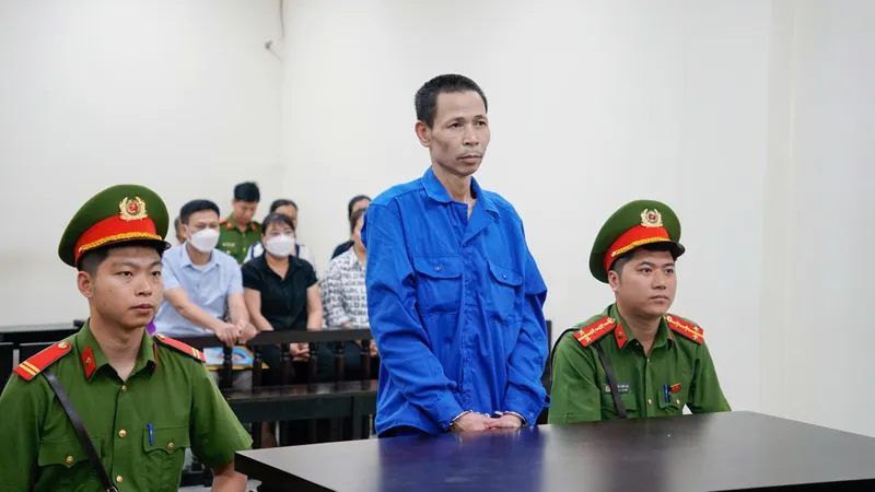 Bị cáo Cao Văn Hùng tại phiên tòa. Ảnh: GIA KHÁNH