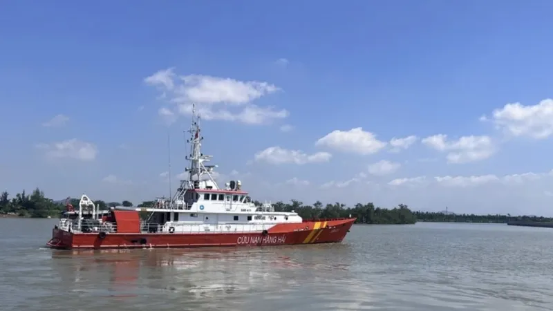 Hải Phòng: Cứu vớt thành công 9 trong số 11 người trên tàu cá nghi bị sóng đánh chìm