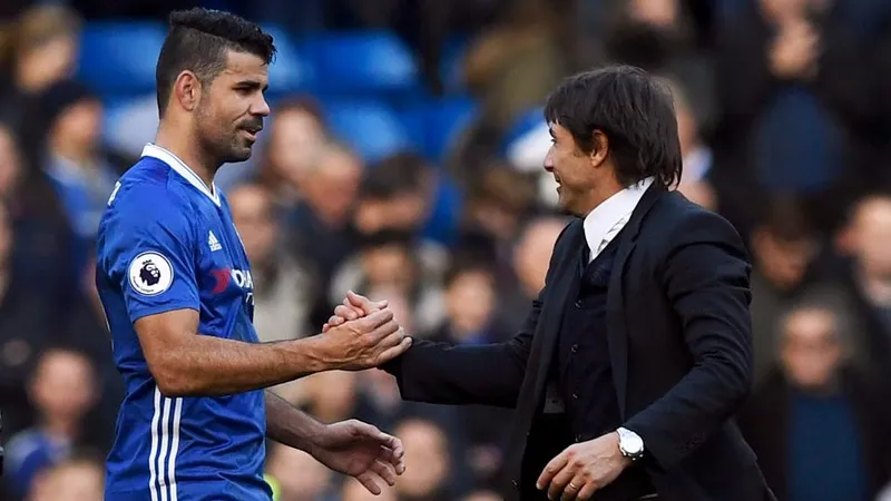 Conte và Costa và cái bắt tay nồng ấm trong quá khứ