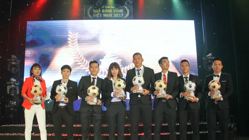 Chủ nhân của các Quả bóng Vàng Việt Nam năm 2017. Ảnh DŨNG PHƯƠNG