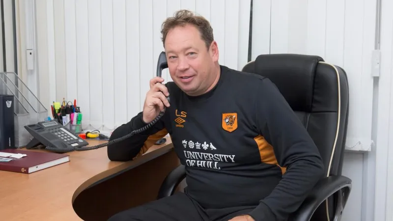 Leonid Slutsky trong màu áo Hull City