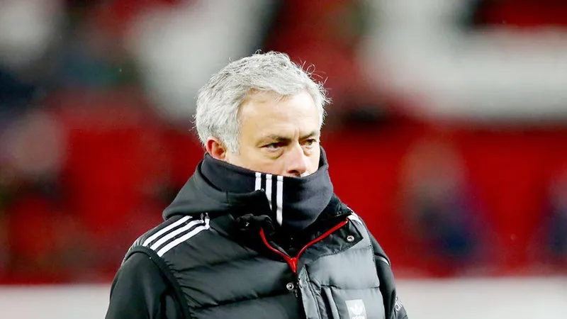 Mỗi khi thất bại, Mourinho luôn lôi di sản mình đạt được trước đây ra biện minh.