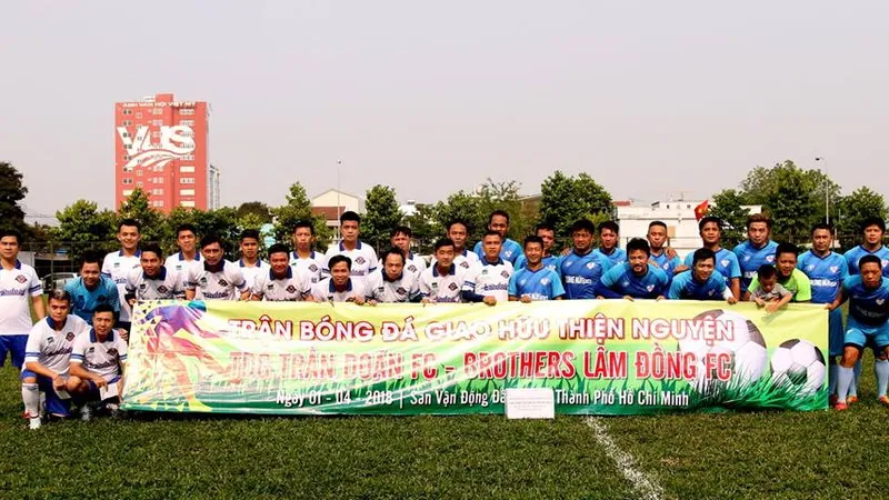 Các cầu thủ tham gia trận đấu thiện nguyện