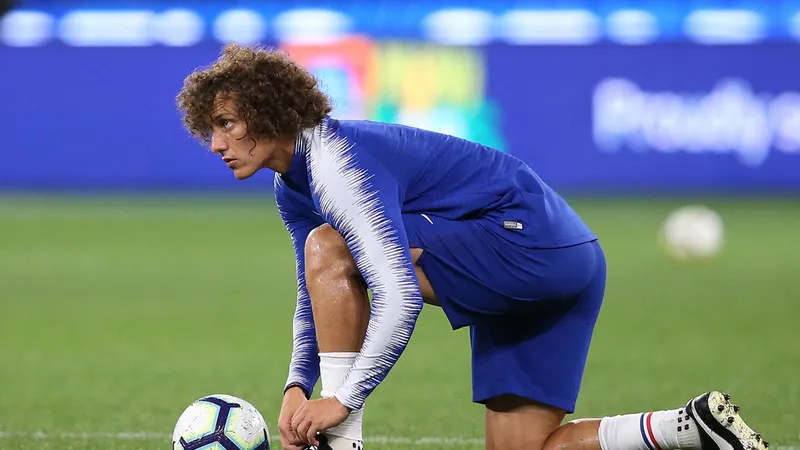 David Luiz quyết định ở lại và chiến đấu