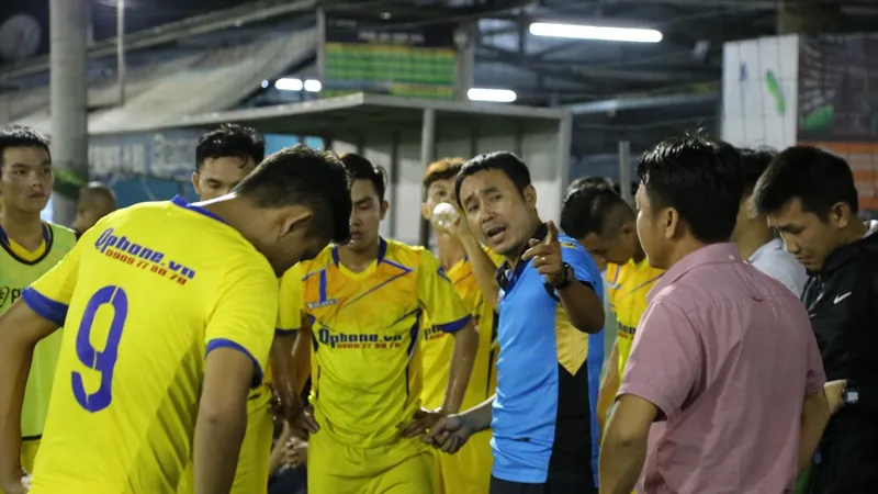 "Coach" Trung núi đang chỉ đạo các học trò