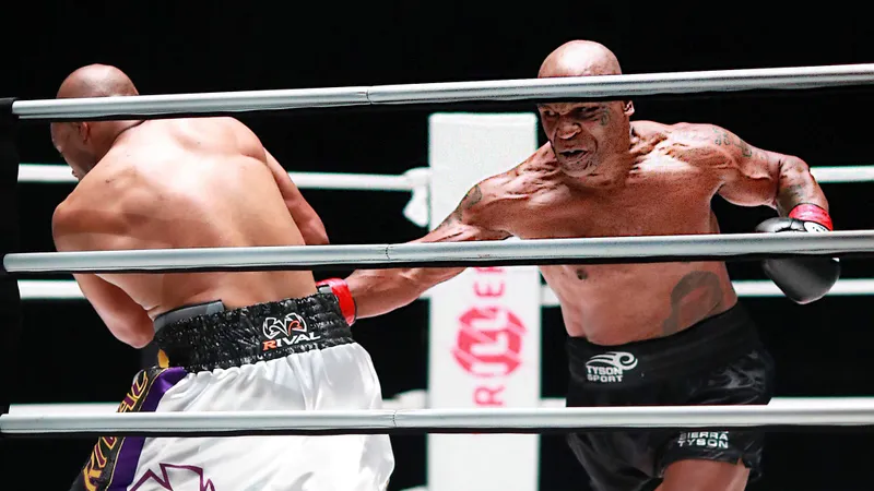 Trận Tyson vs Jones thu về 50 triệu USD tiền PPV