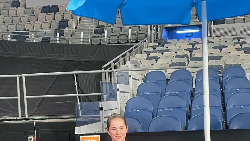 Ostapenko sẽ ra sân vào ngày mai