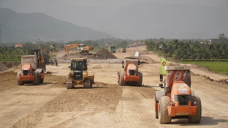 Khánh Hòa yêu cầu các đơn vị đẩy nhanh tiến độ các dự án giao thông trọng điểm