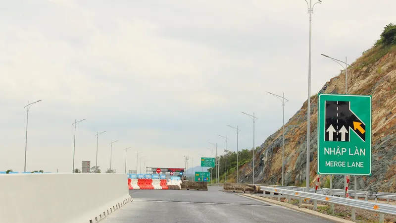 Cận cảnh hình hài tuyến cao tốc Vân Phong - Nha Trang