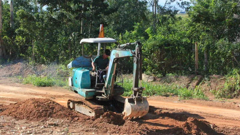 Khánh Hòa: Cải tạo đất trồng cây lâu năm gây tràn đất ra đường, chủ đất khẩn trương khắc phục