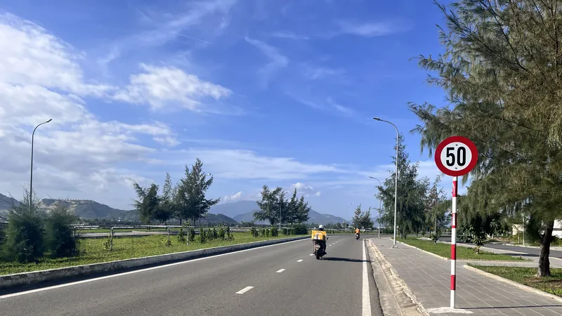 Khánh Hòa: Yêu cầu rà soát lại toàn bộ biển báo tốc độ
