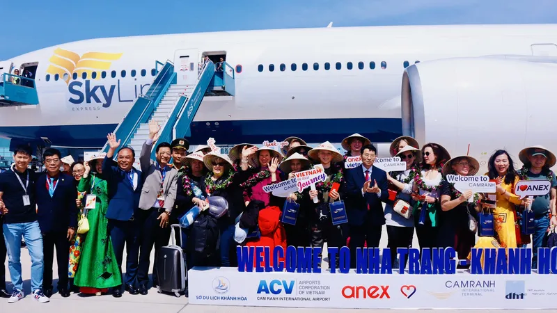 Đón chuyến bay đầu tiên từ châu Âu đến Khánh Hoà dịp Tết Nguyên đán Ất Tỵ 2025
